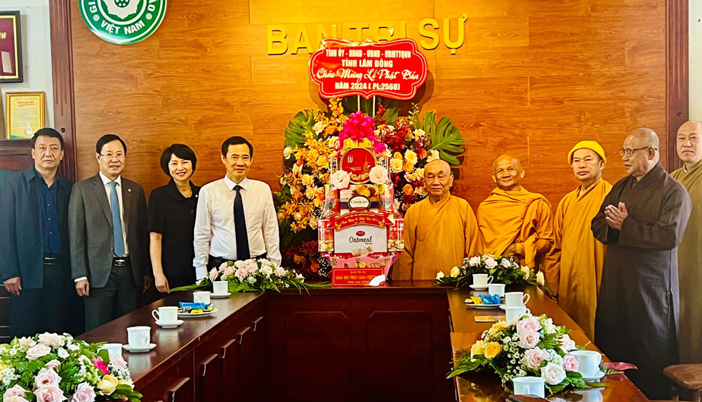 Quyền Bí thư Tỉnh ủy thăm, chúc mừng Ban Trị sự Giáo hội Phật giáo Việt Nam tỉnh nhân dịp Đại lễ Phật đản