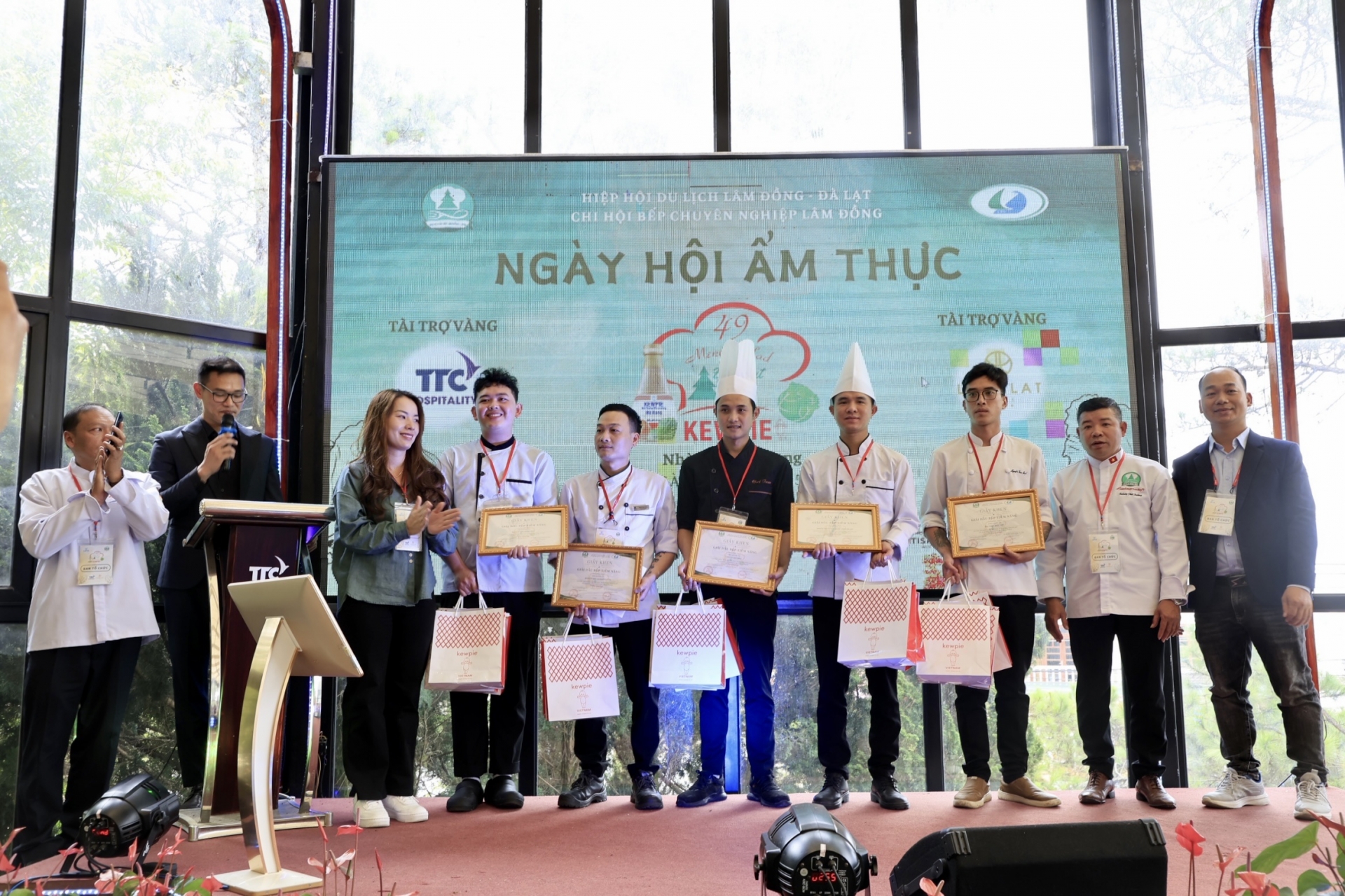 5 đơn vị nhận Giải đầu bếp tiềm năng + học bổng nghề bếp: Ks Hoàng Minh Châu, Khách sạn La Sapinette, Chef Tuân BBQ, Ẩm thực Đất Việt, Khách sạn Merperle