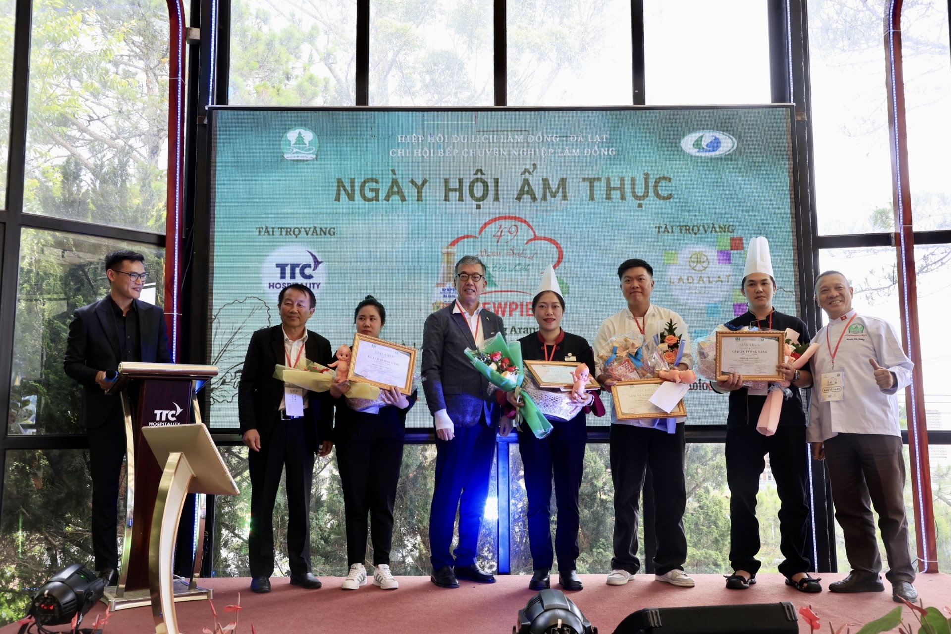 4 đơn vị nhận Giải món ăn ấn tượng Vàng: Khách sạn La Dalat, Khách sạn TTC Ngọc Lan, Khách sạn Golf Valley, Chi hội Bếp Daklak 