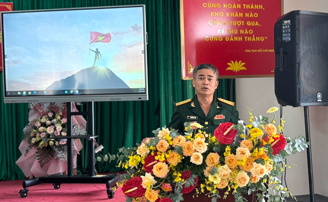 Đại tá Nguyễn Văn Sơn - Chính ủy Bộ CHQS tỉnh phát biểu chỉ đạo tại Đại hội