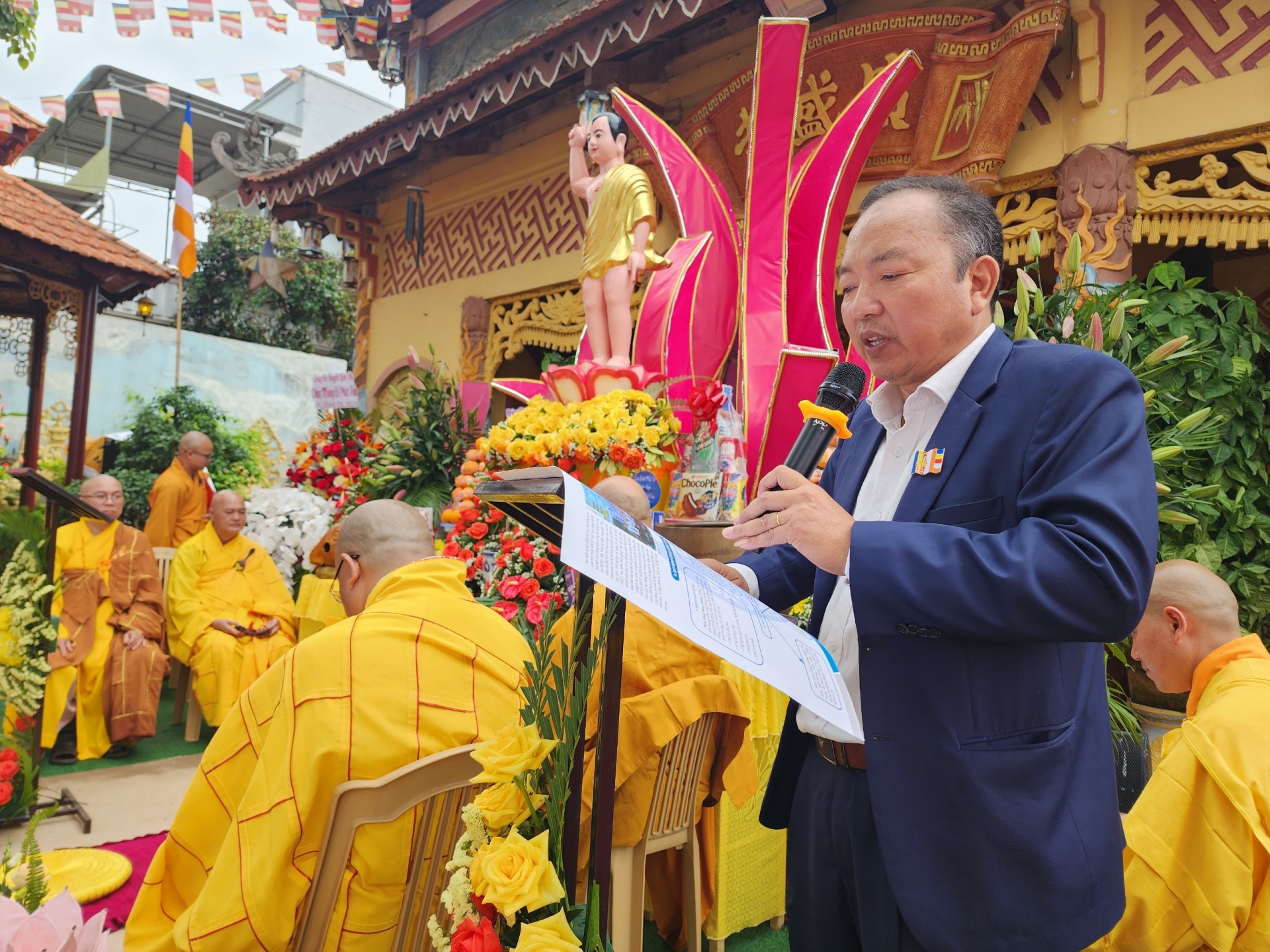 Đồng chí Đinh Đức Chí - Phó Chủ tịch UBND huyện Lâm Hà phát biểu tại buổi lễ