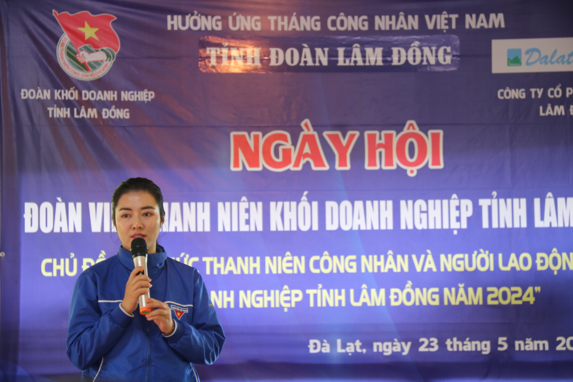 Chị Nguyễn Ý Nhi - Bí thư Đoàn Khối Doanh nghiệp tỉnh khai mạc tại chương trình
