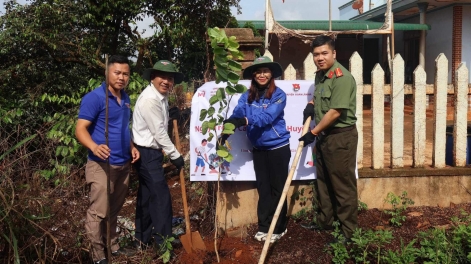 Tuổi trẻ Lâm Hà tham gia bảo vệ môi trường, xây dựng nông thôn mới