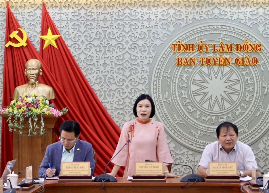 , TS. Nguyễn Thị Thảo – Phó Tổng Biên tập Tạp chí Khoa học chính trị, giảng viên chính Học viện Chính trị khu vực II cảm ơn sự quan tâm, tạo điều kiện của Ban Thường vụ Tỉnh ủy Lâm Đồng và Ban Tuyên giáo Tỉnh ủy đã hỗ trợ Đoàn đi nghiên cứu thực tế tại địa phương