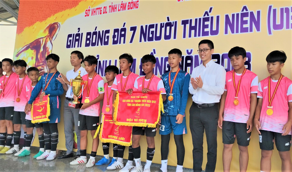 Di Linh vô địch giải bóng đá 7 người Thiếu niên (U13) tỉnh Lâm Đồng năm 2023