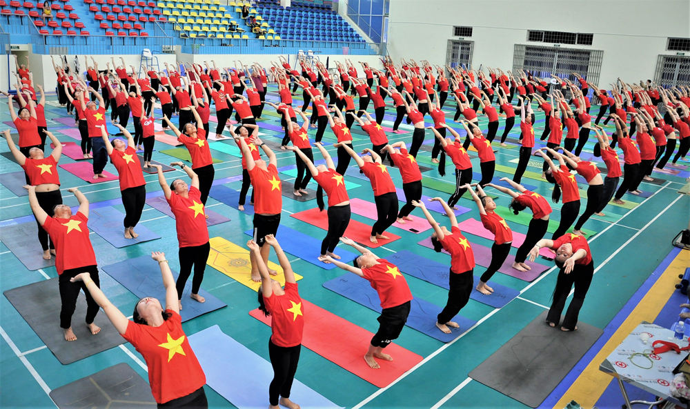 Đồng diễn chào mừng kỷ niệm Ngày Quốc tế Yoga lần thứ IX