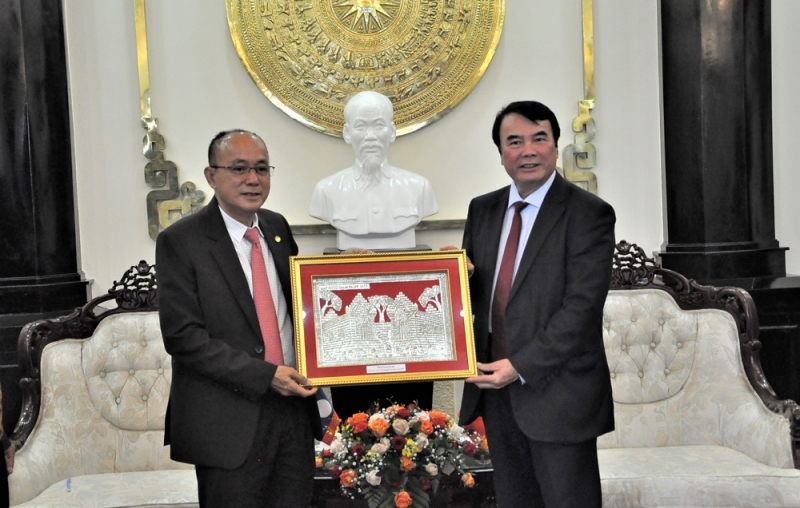 Phó Chủ tịch UBND tỉnh Lâm Đồng Phạm S tiếp xã giao đoàn công tác tỉnh Champasak - Lào