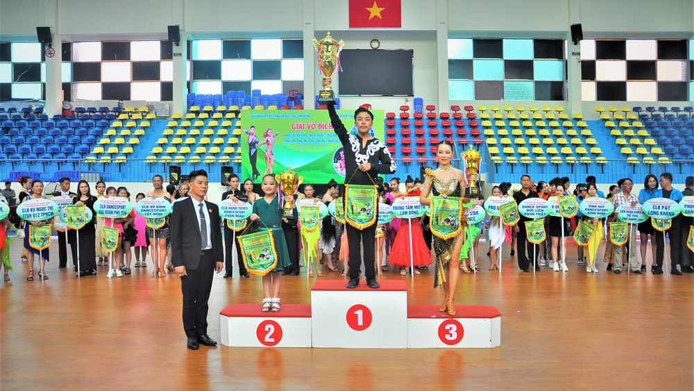 Trao 350 bộ huy chương tại Giải Vô địch khiêu vũ thể thao, khiêu vũ nghệ thuật và khiêu vũ đồng diễn Lâm Đồng mở rộng lần thứ II - 2023