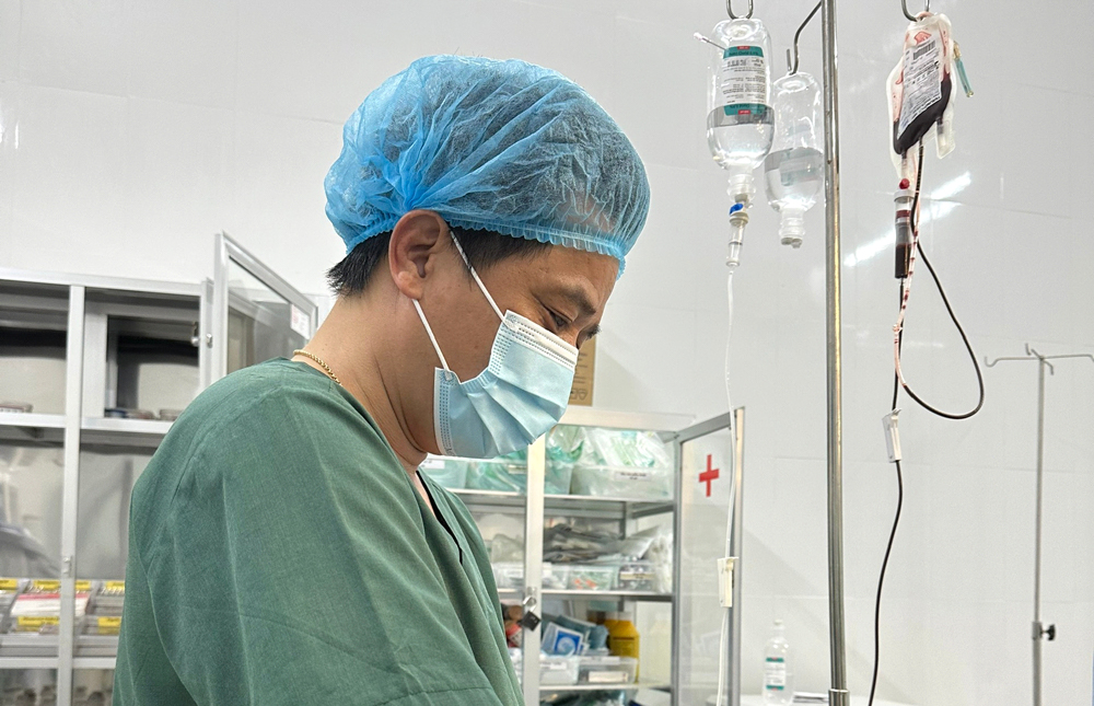 Trung tâm Y tế Lâm Hà cấp cứu thành công bệnh nhân sốc mất máu nặng do thai ngoài tử cung vỡ