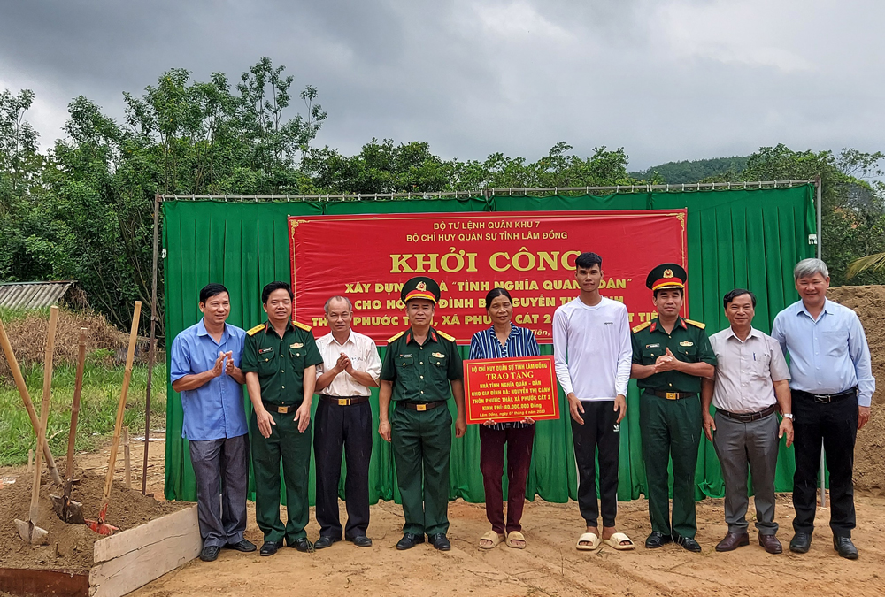 Khởi công xây dựng nhà Tình nghĩa quân – dân tại huyện Cát Tiên