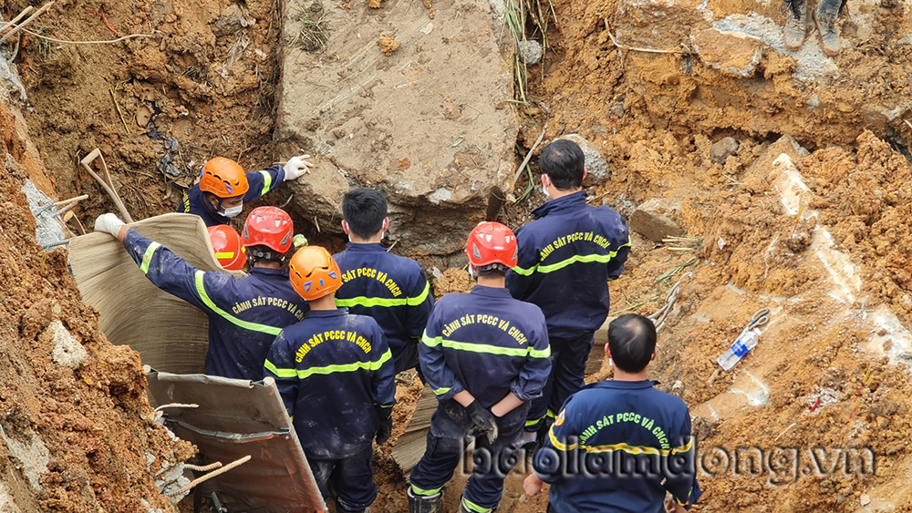 Đã tìm thấy thi thể nữ nạn nhân bị vùi lấp trong vụ sập ta luy ở Đà Lạt