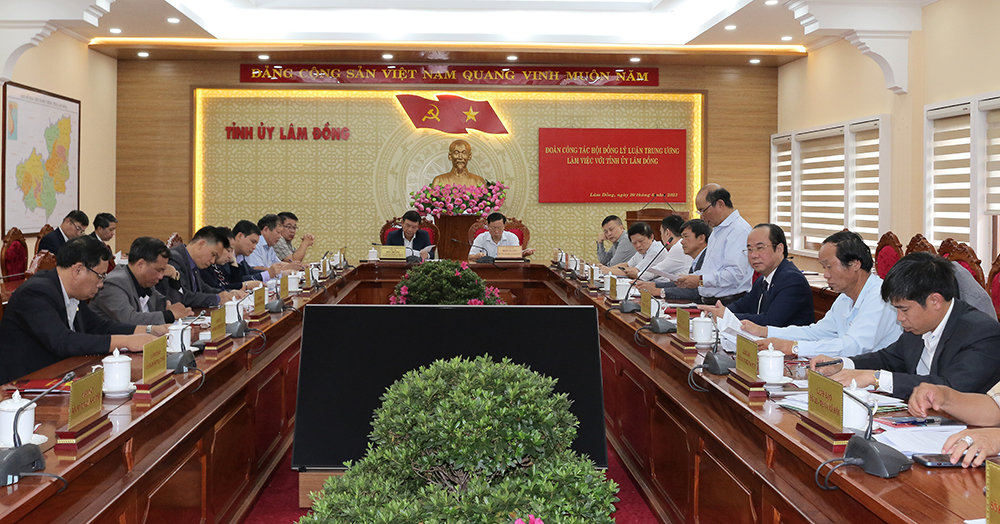 Đoàn công tác Hội đồng Lý luận Trung ương khảo sát thực tế, tọa đàm trao đổi khoa học tại tỉnh Lâm Đồng