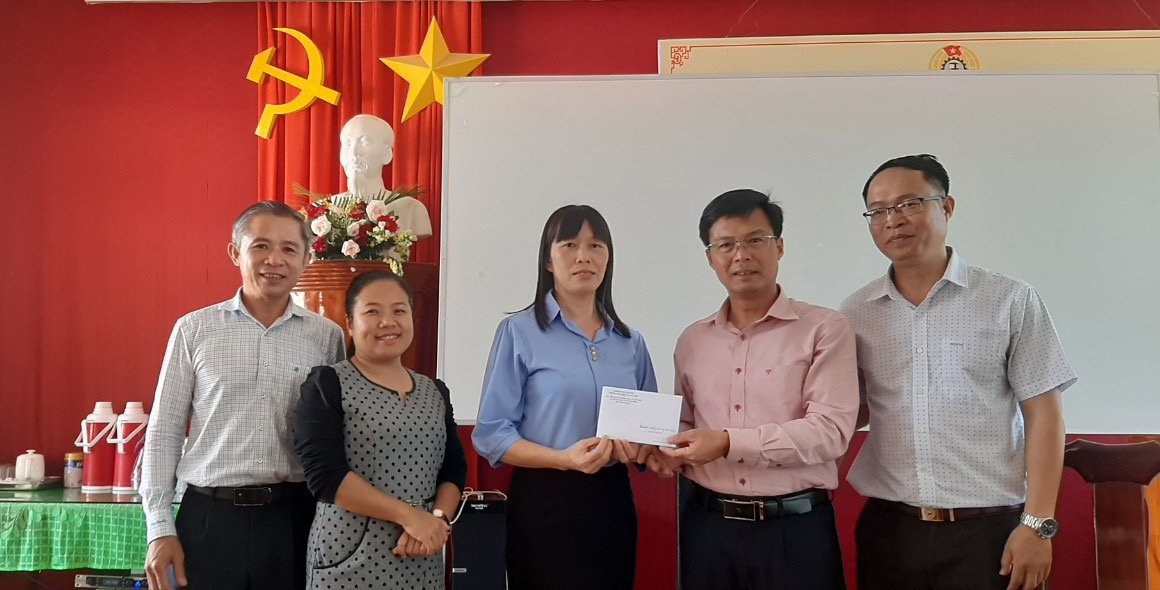 Lãnh đạo huyện Di Linh thăm và hỗ trợ các điểm thi THPT