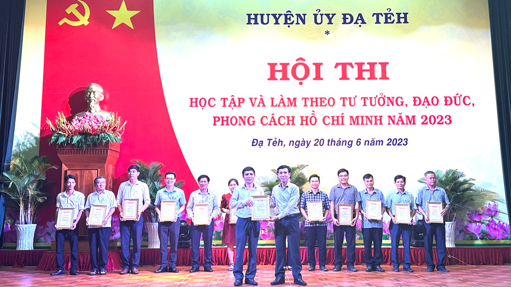 Đạ Tẻh: Sân khấu hóa Hội thi “Học tập và làm theo tư tưởng, đạo đức, phong cách Hồ Chí Minh”