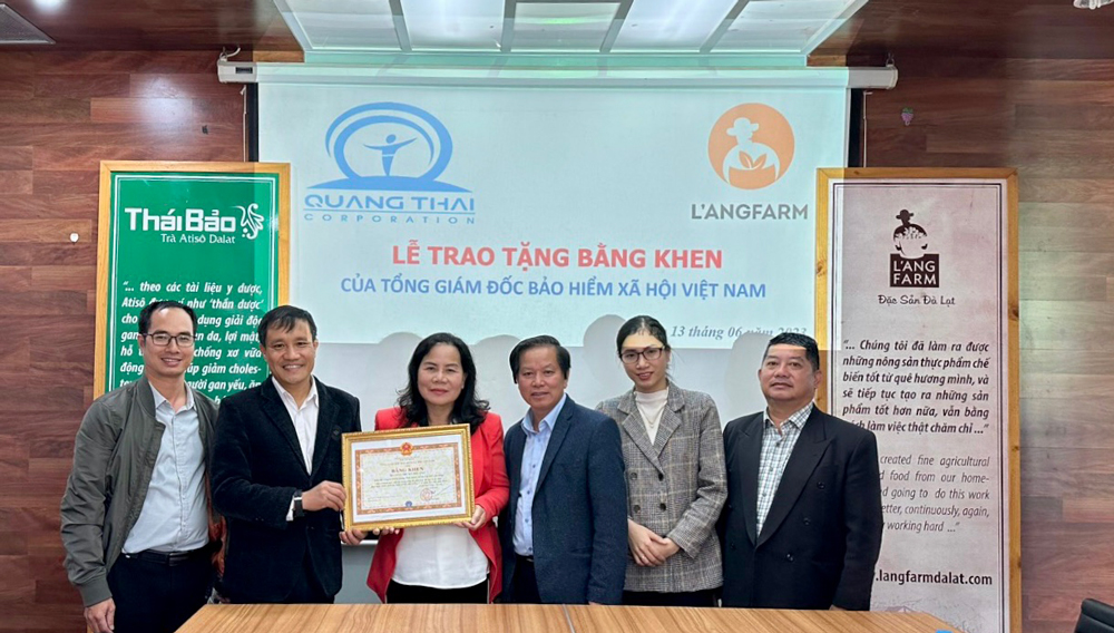 21 tập thể và 14 cá nhân nhận Bằng khen của Tổng giám đốc Bảo hiểm xã hội Việt Nam
