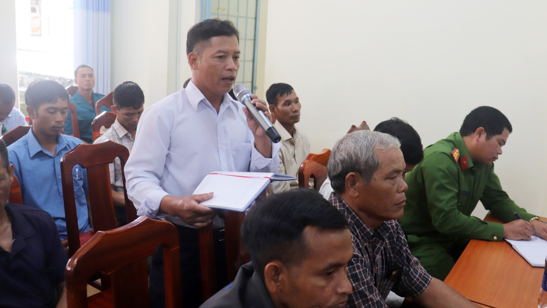 Tổ đại biểu HĐND tỉnh và HĐND huyện Đam Rông tiếp xúc với cử tri