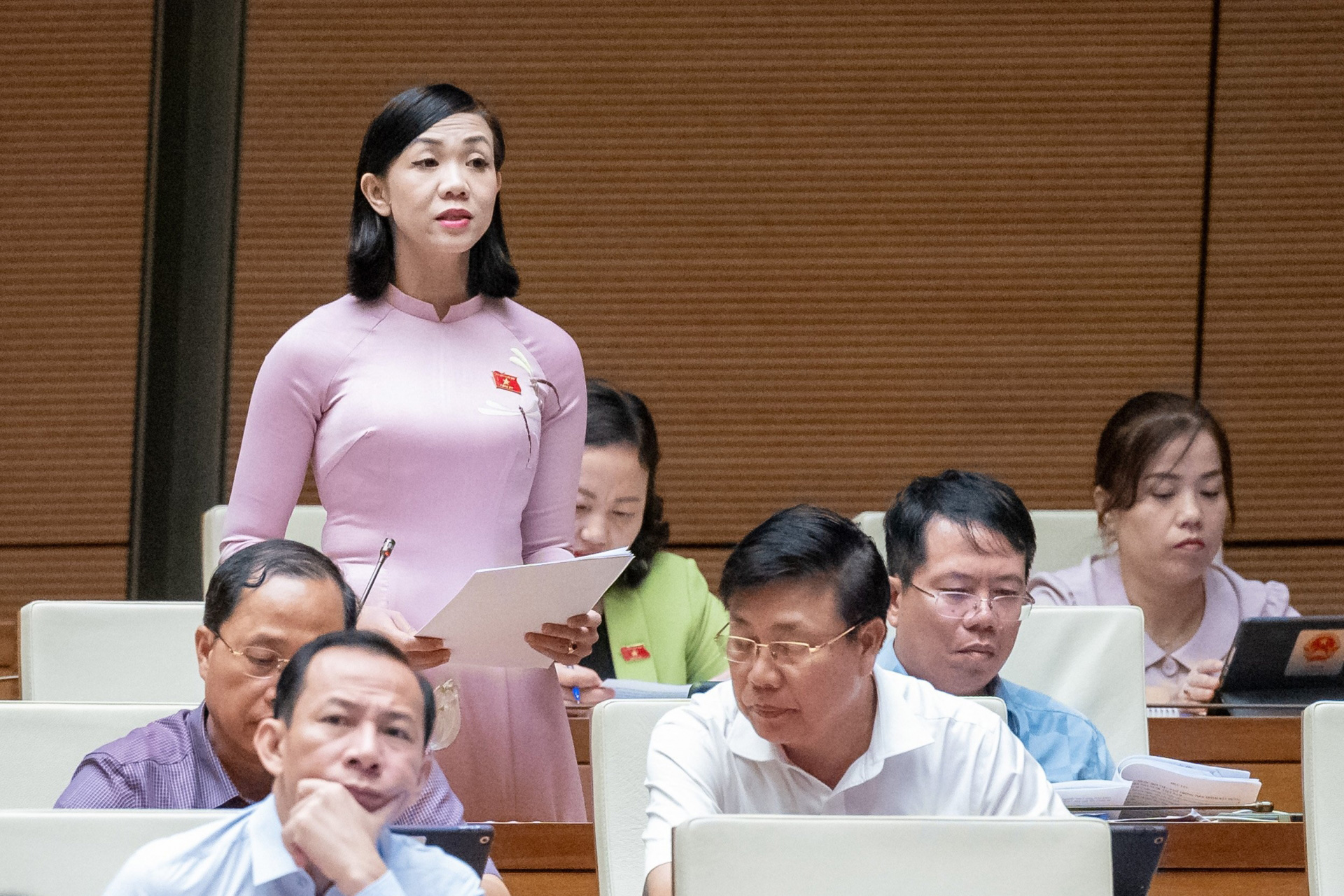 Đại biểu Quốc hội Trịnh Thị Tú Anh tham gia góp ý thảo luận về dự án Luật Công đoàn (sửa đổi)