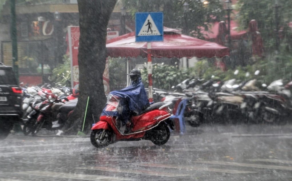 Nhiều địa phương trên cả nước có mưa dông, cục bộ có mưa to