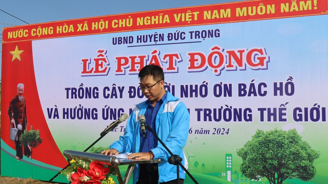 Đại diện đoàn viên, thanh niên huyện Đức Trọng hưởng ứng Tết trồng cây