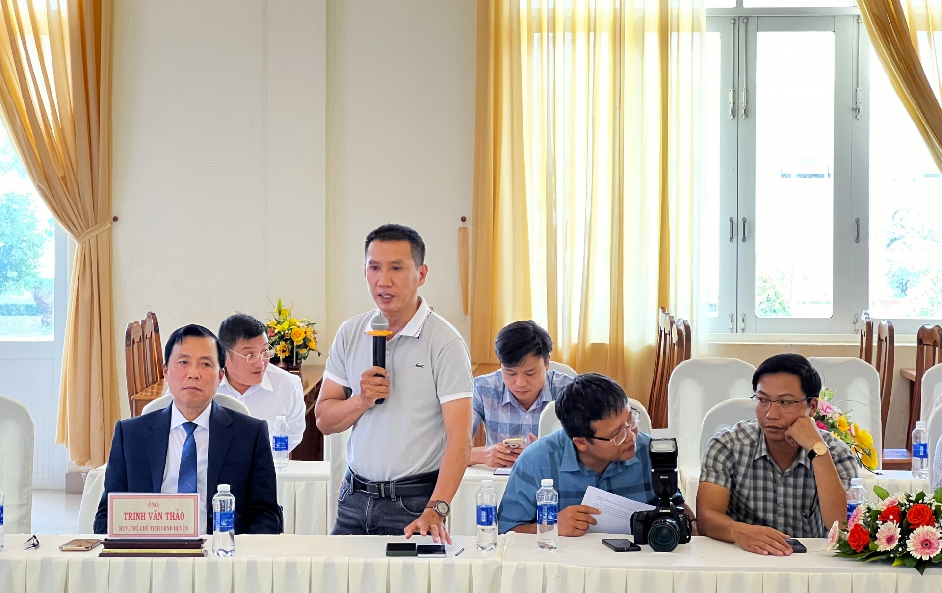 Nhà báo Nguyễn Hữu Sang - Trưởng phòng Bảo Điện tử Báo Lâm Đồng phát biểu tại buổi gặp mặt