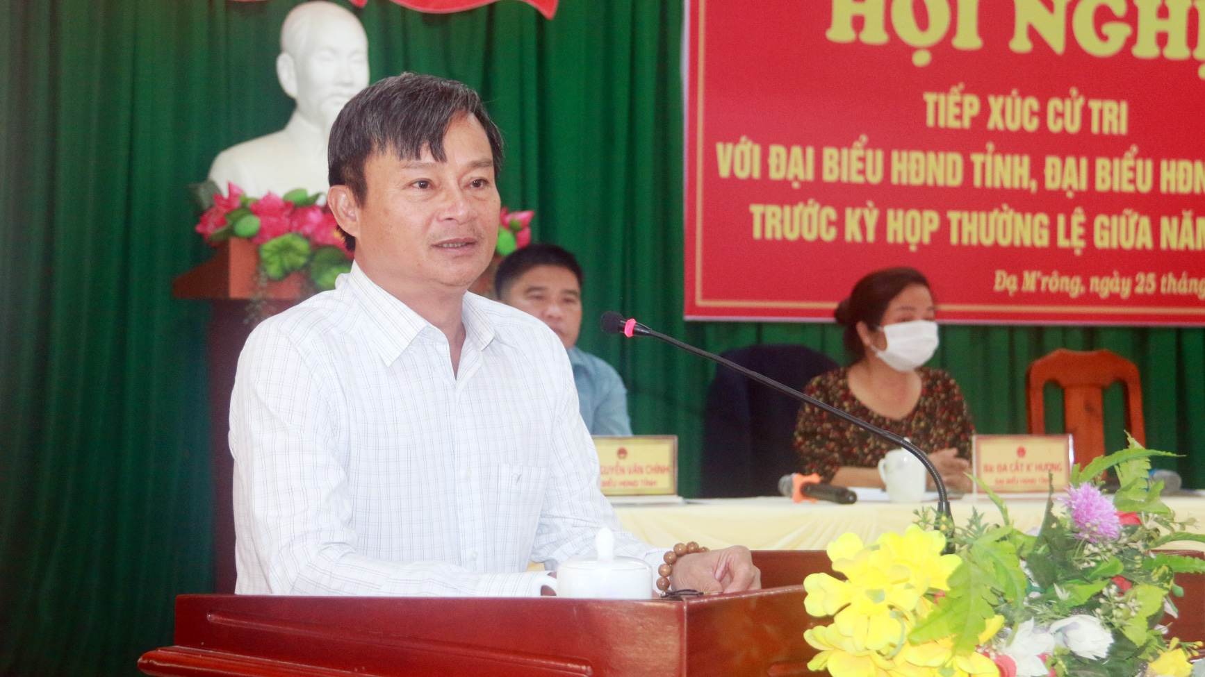 Ông Trương Hữu Đồng – Chủ tịch UBND huyện tiếp thu, giải trình ý kiến kiến nghị của cử tri