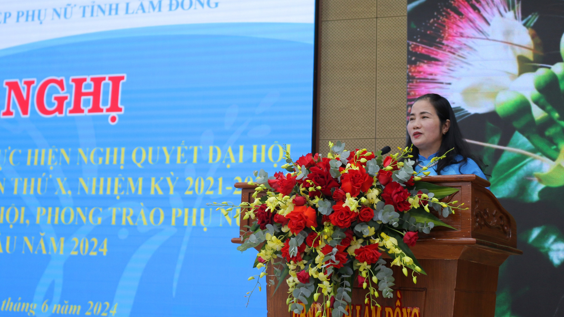 Bà Phạm Thị Ánh Tuyết - Chủ tịch Hội LHPN tỉnh phát biểu khai mạc hội nghị
