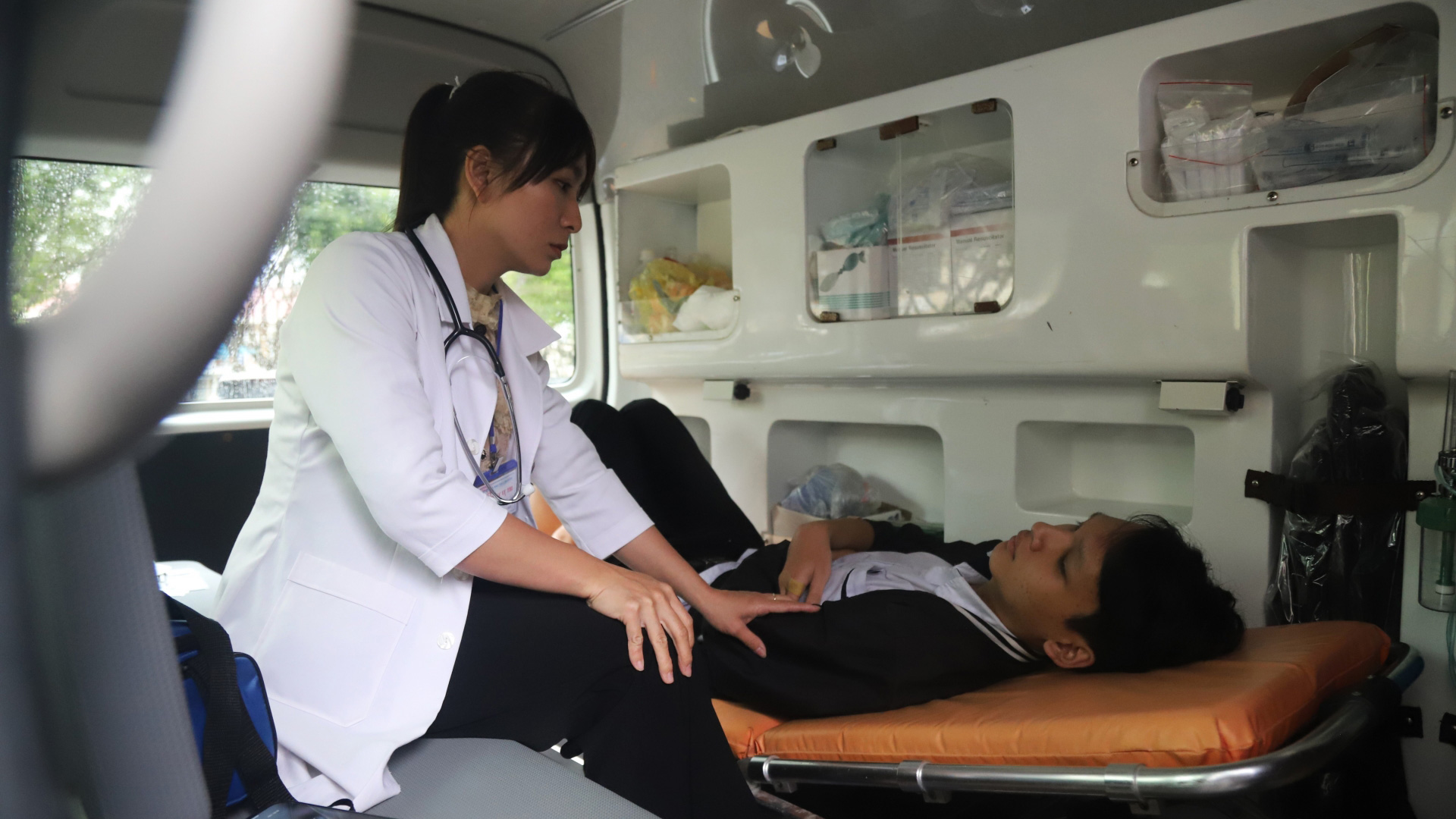 Bảo Lộc: Xe cấp cứu tới điểm thi đón 2 thí sinh bị tai nạn đến bệnh viện điều trị
