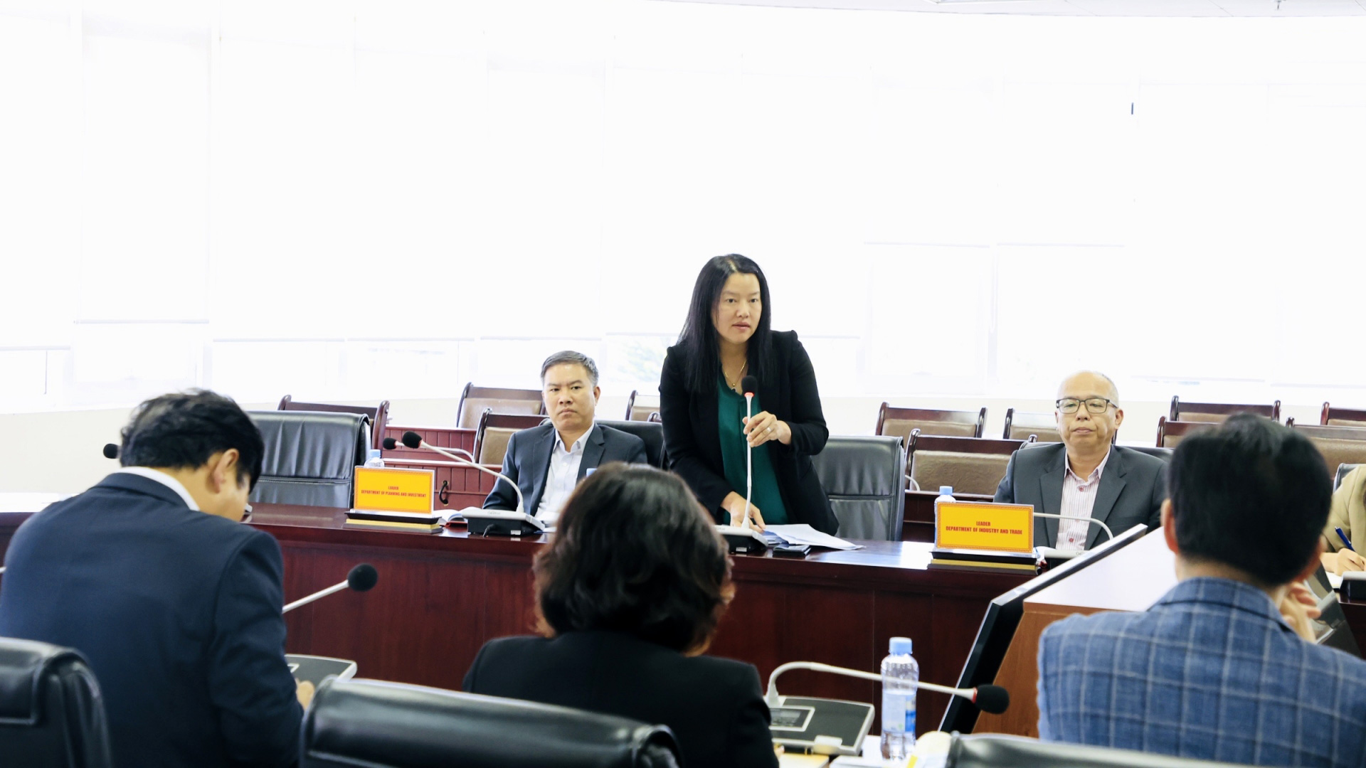 Bà Trần Thị Vũ Loan trao đổi về những nội dung mong muốn hợp tác với Hàn Quốc
