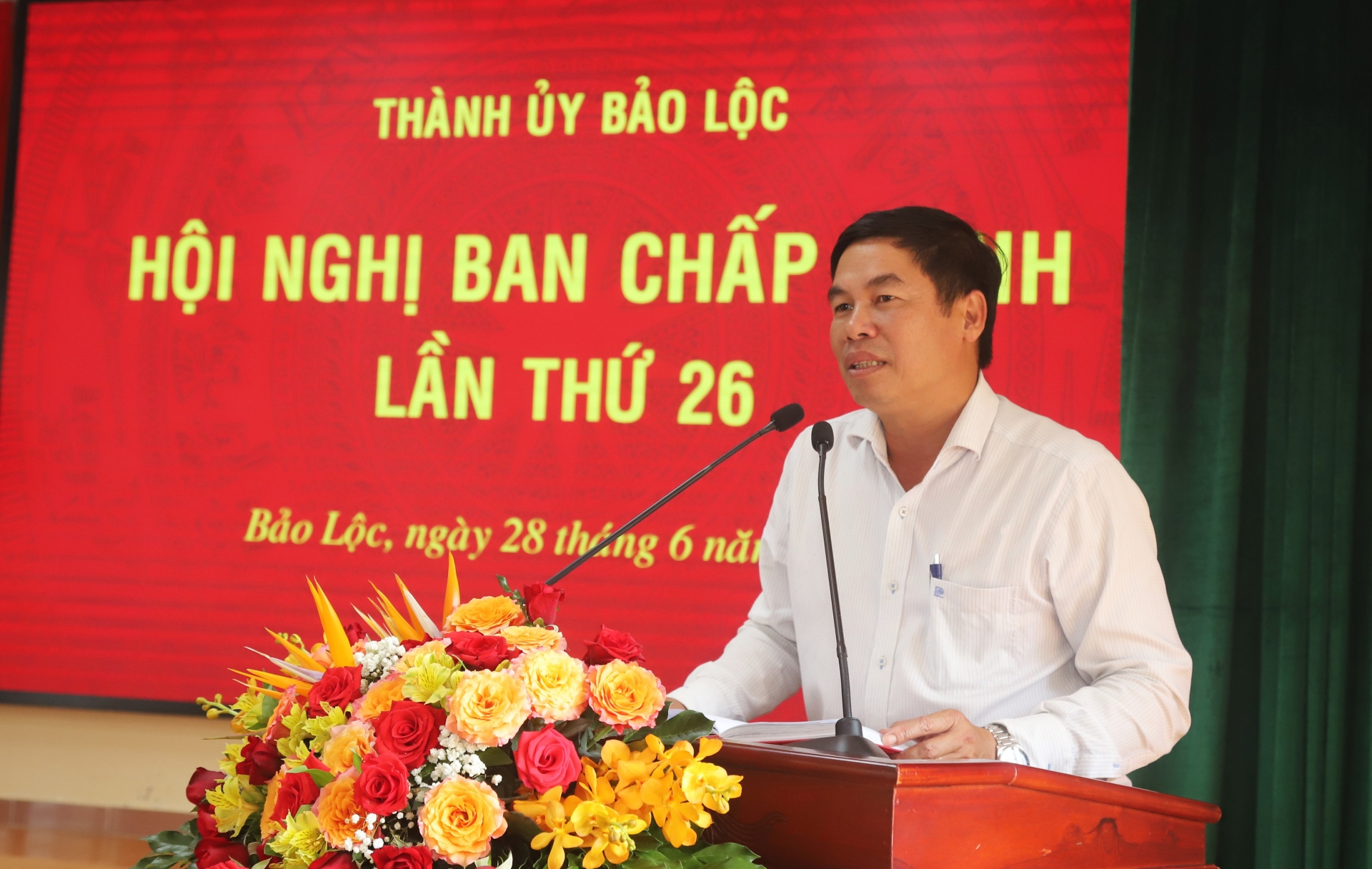 Đồng chí Nghiêm Xuân Đức - Phó Bí thư Thường trực Thành ủy, Chủ tịch HĐND thành phố phát biểu tại hội nghị