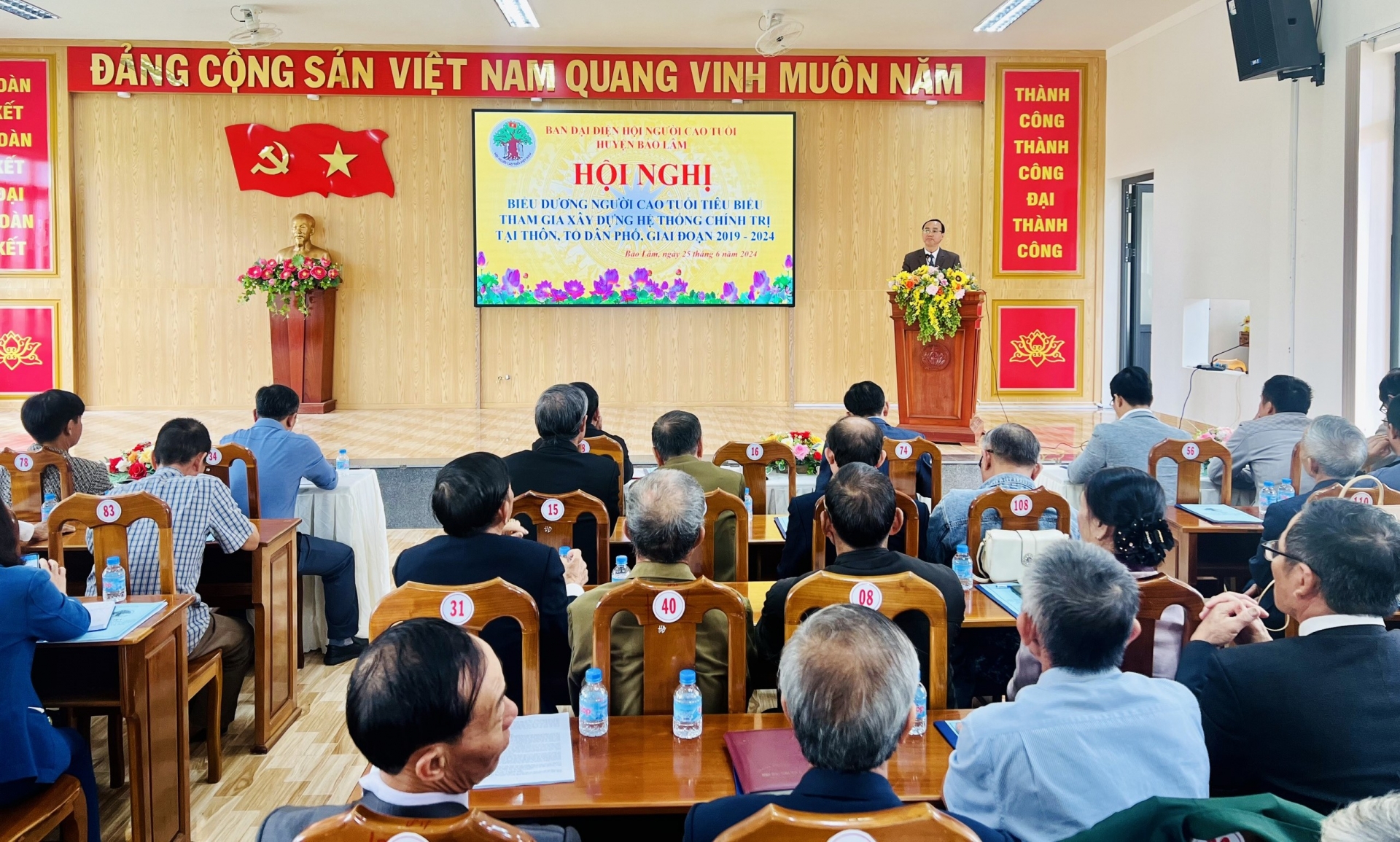 Quang cảnh hội nghị biểu dương người cao tuổi tiêu biểu tại huyện Bảo Lâm