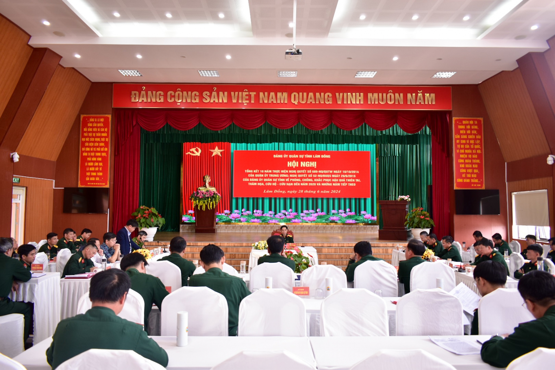 Quang cảnh hội nghị 