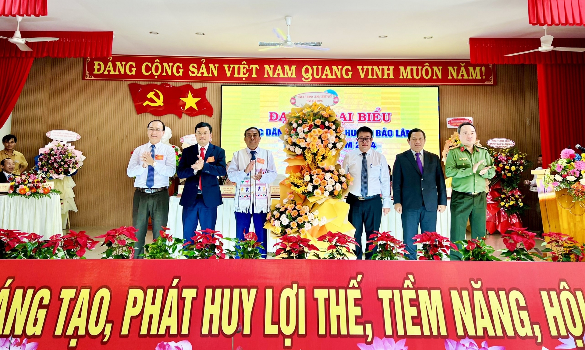 Đại hội đại biểu các dân tộc thiểu số huyện Bảo Lâm thành công tốt đẹp