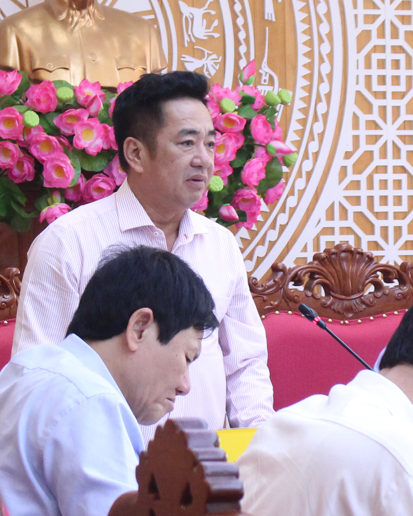 Phó Tổng Giám đốc NHCSXH Việt Nam Huỳnh Văn Thuận ghi nhận những kết quả đạt được của NHCSXH Việt Nam - Chi nhánh tỉnh Lâm Đồng
