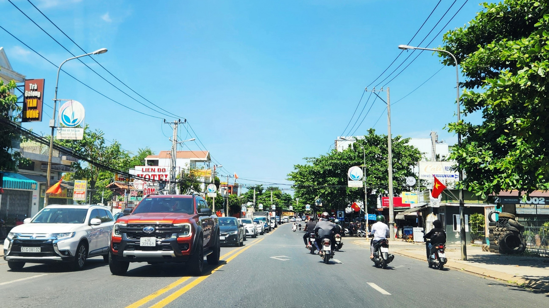 Bảo Lộc: Đề nghị cấm đỗ xe trên Quốc lộ 20 qua trung tâm thành phố vào giờ cao điểm