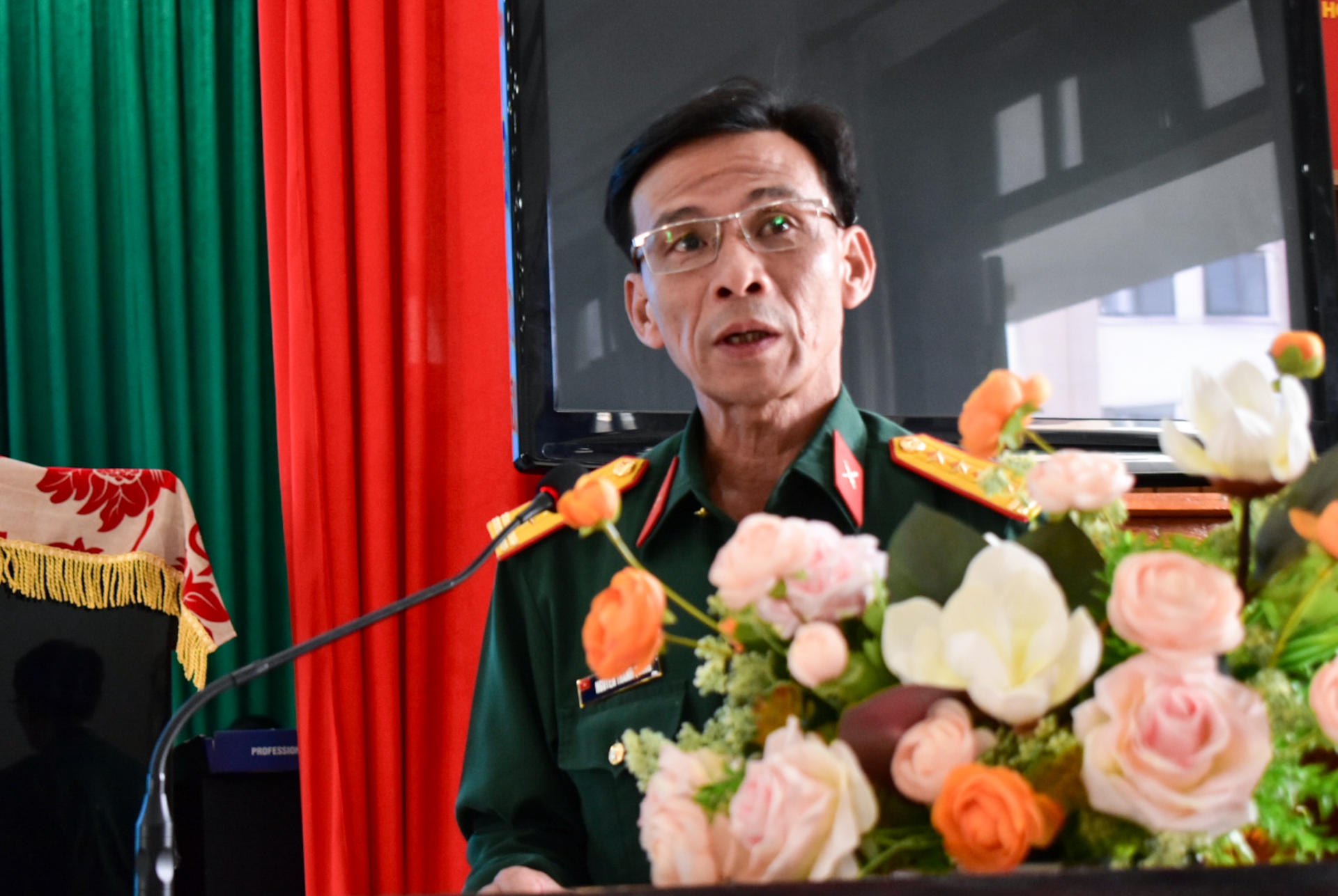 Đại tá Nguyễn Thanh Quảng - Phó Chính ủy Bộ CHQS tỉnh phát biểu tại buổi lễ 