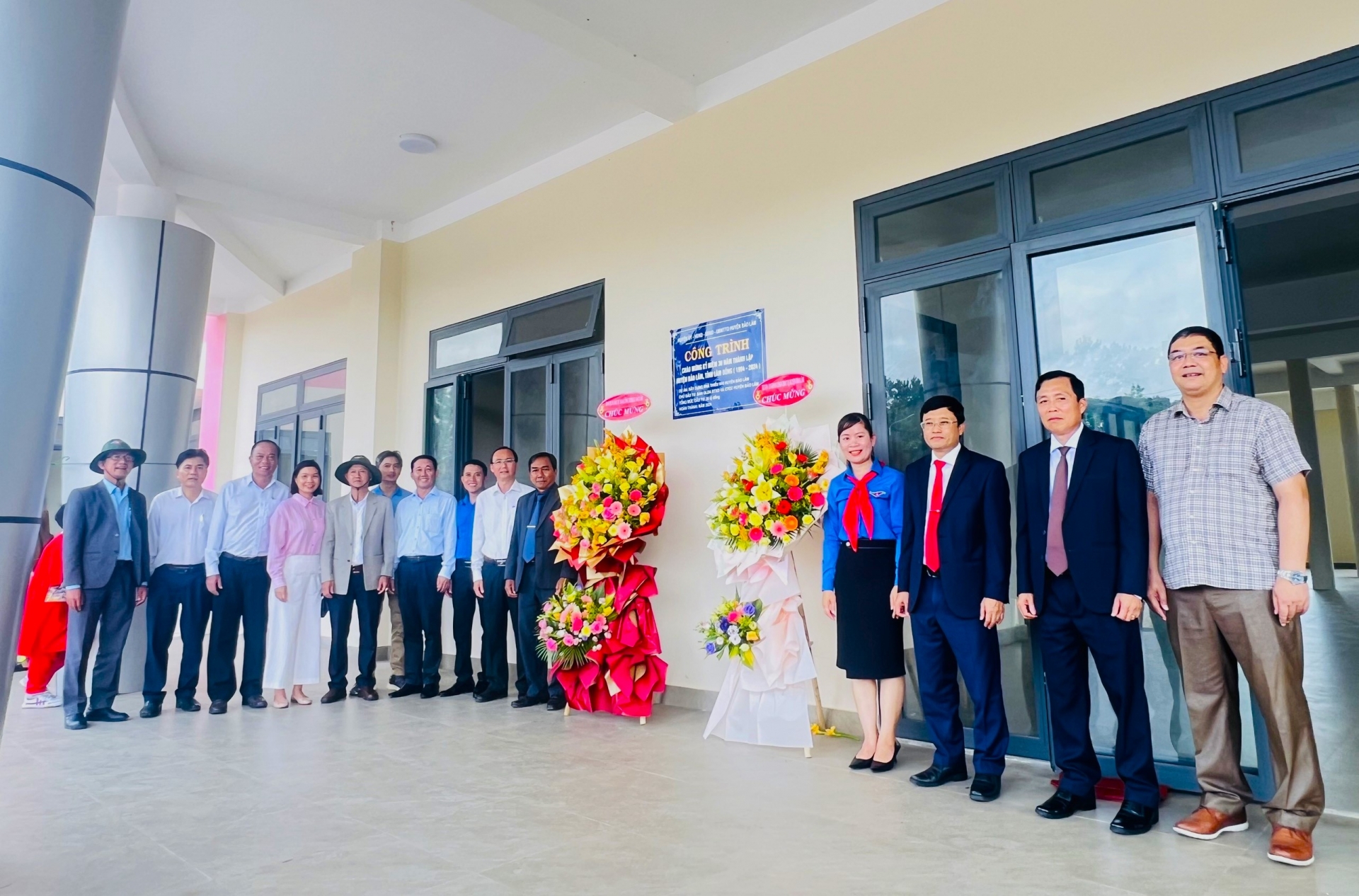Bảo Lâm: Gắn biển công trình chào mừng kỷ niệm 30 năm thành lập huyện