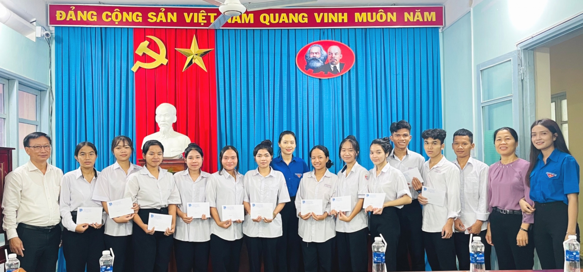Đại Huoai: Hỗ trợ học sinh khó khăn dự thi kỳ thi tốt nghiệp THPT năm 2024