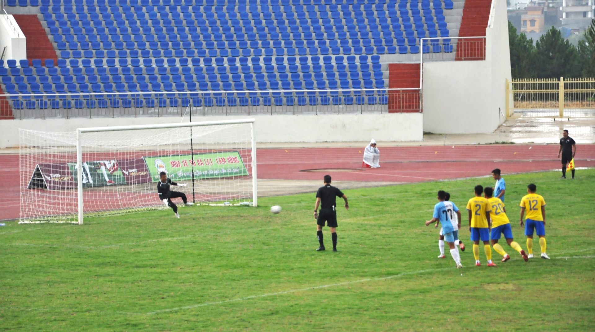 Lâm Đồng ở lại hạng Nhì với trận hòa 3-3 đầy thất vọng trước Vĩnh Long trên sân nhà