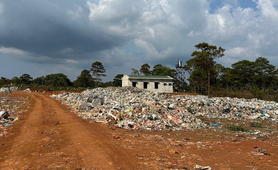 Một công trình xây dựng tại bãi rác Lộc Phú. Ảnh chụp tháng 4/2024