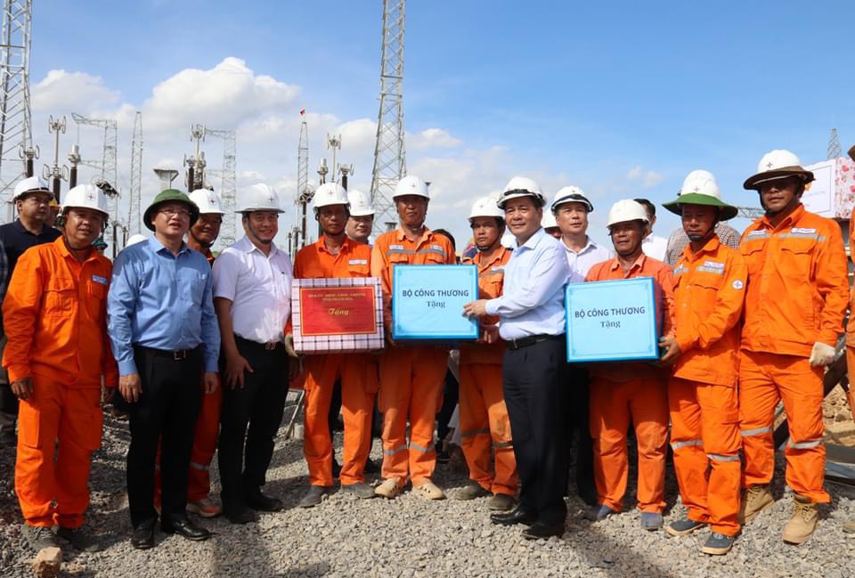 Bộ trưởng Bộ Công thương động viên Đội xung kích Công ty Điện lực Lâm Đồng thi công Dự án đường dây 500kV mạch 3