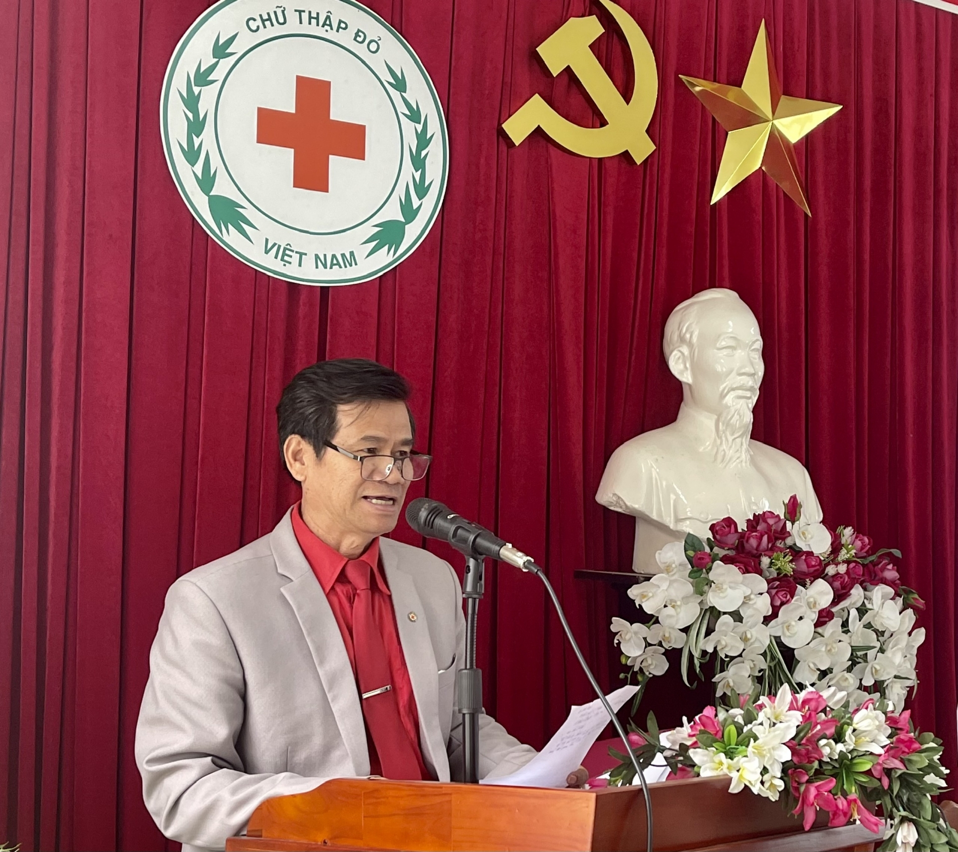 Ông Nguyễn Quang Minh -Chủ tịch Hội CTĐ Lâm Đồng phát biểu khai mạc hội nghị