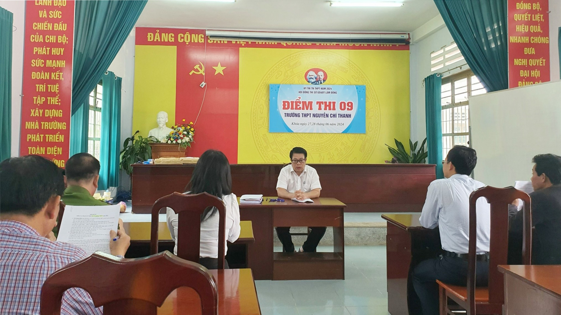 Phó Chủ tịch UBND tỉnh Lâm Đồng Nguyễn Ngọc Phúc kiểm tra tại Trường THPT Nguyễn Chí Thanh, huyện Đam Rông