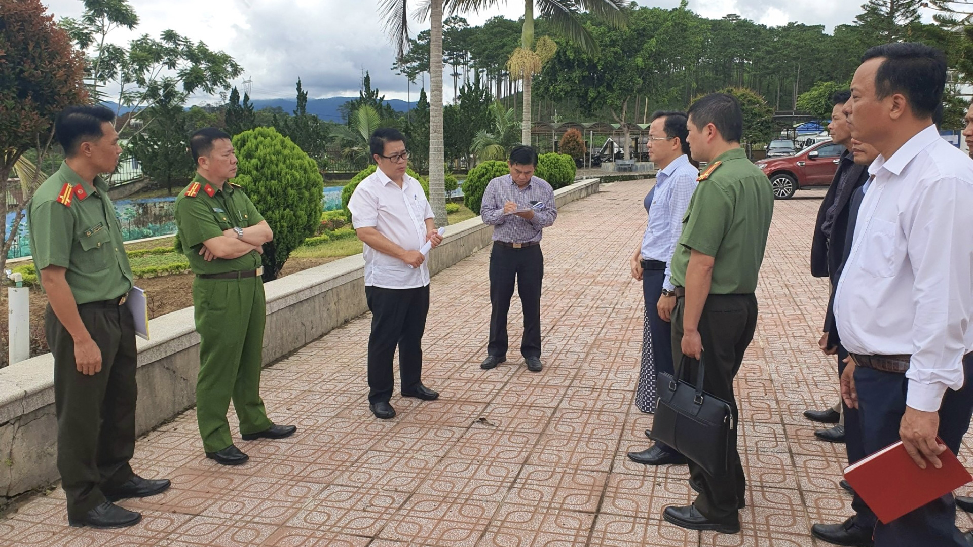 Phó Chủ tịch UBND tỉnh Lâm Đồng Nguyễn Ngọc Phúc nhắc nhở lãnh đạo địa phương chuẩn bị chu đáo công tác tổ chức thi tốt nghiệp THPT