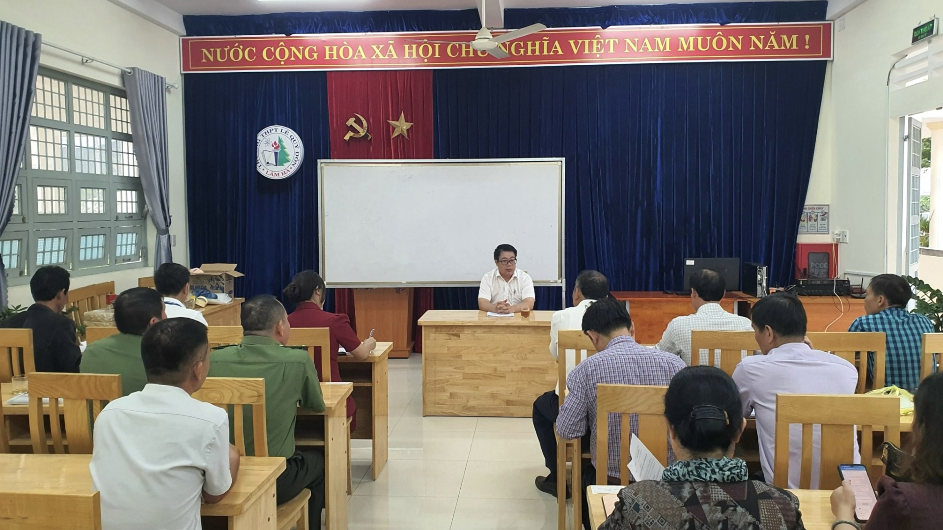 Phó Chủ tịch UBND tỉnh Lâm Đồng Nguyễn Ngọc Phúc kiểm tra tại Trường THPT Lê Quý Đôn, huyện Lâm Hà