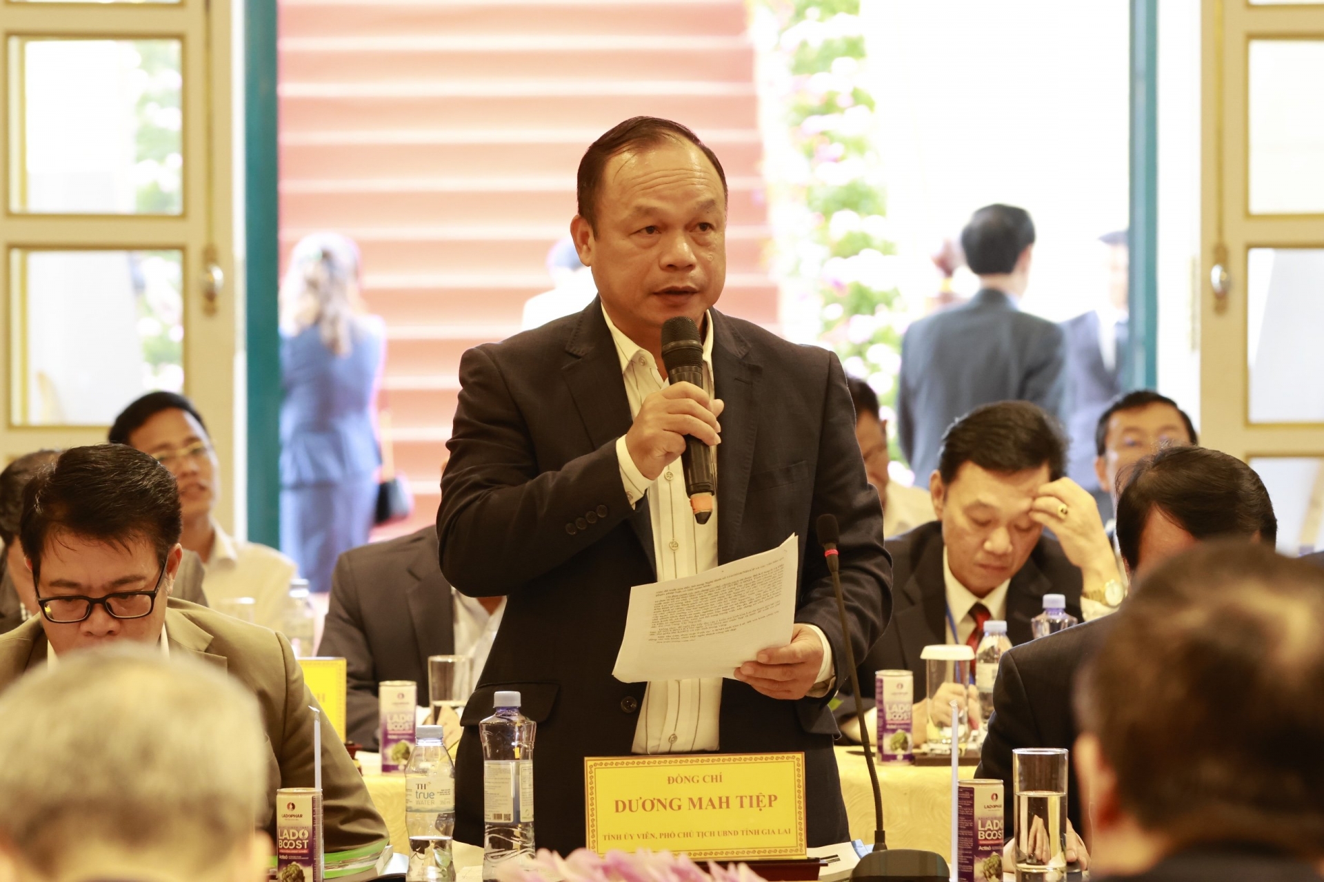 Phó Chủ tịch UBND tỉnh Gia Lai Dương Mah Tiệp báo cáo tại Hội nghị