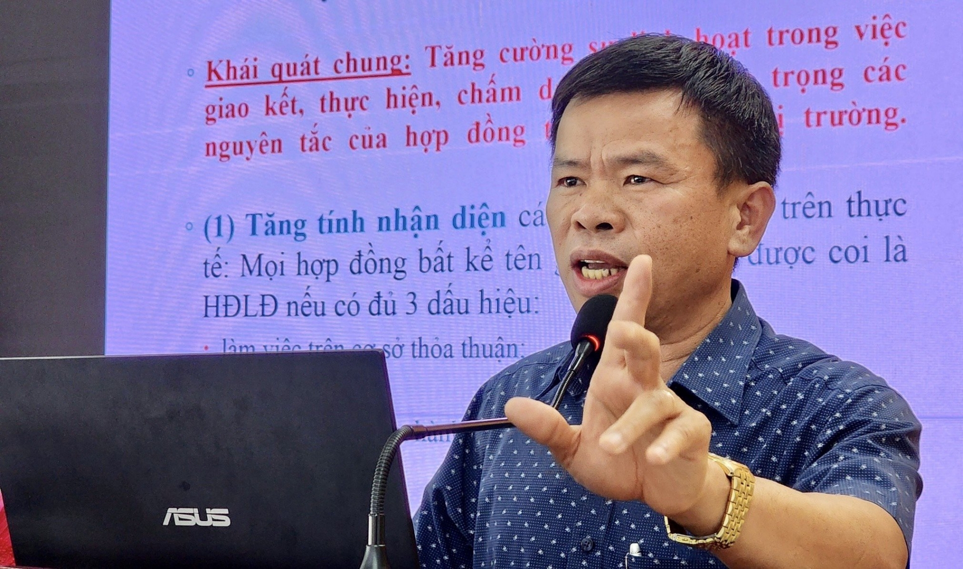 Ông Lê Quang Huy - Trưởng phòng Chính sách Người có công, Sở lao động - Thương binh và Xã hội, giới thiệu những điểm mới về Bộ luật Lao động 2019