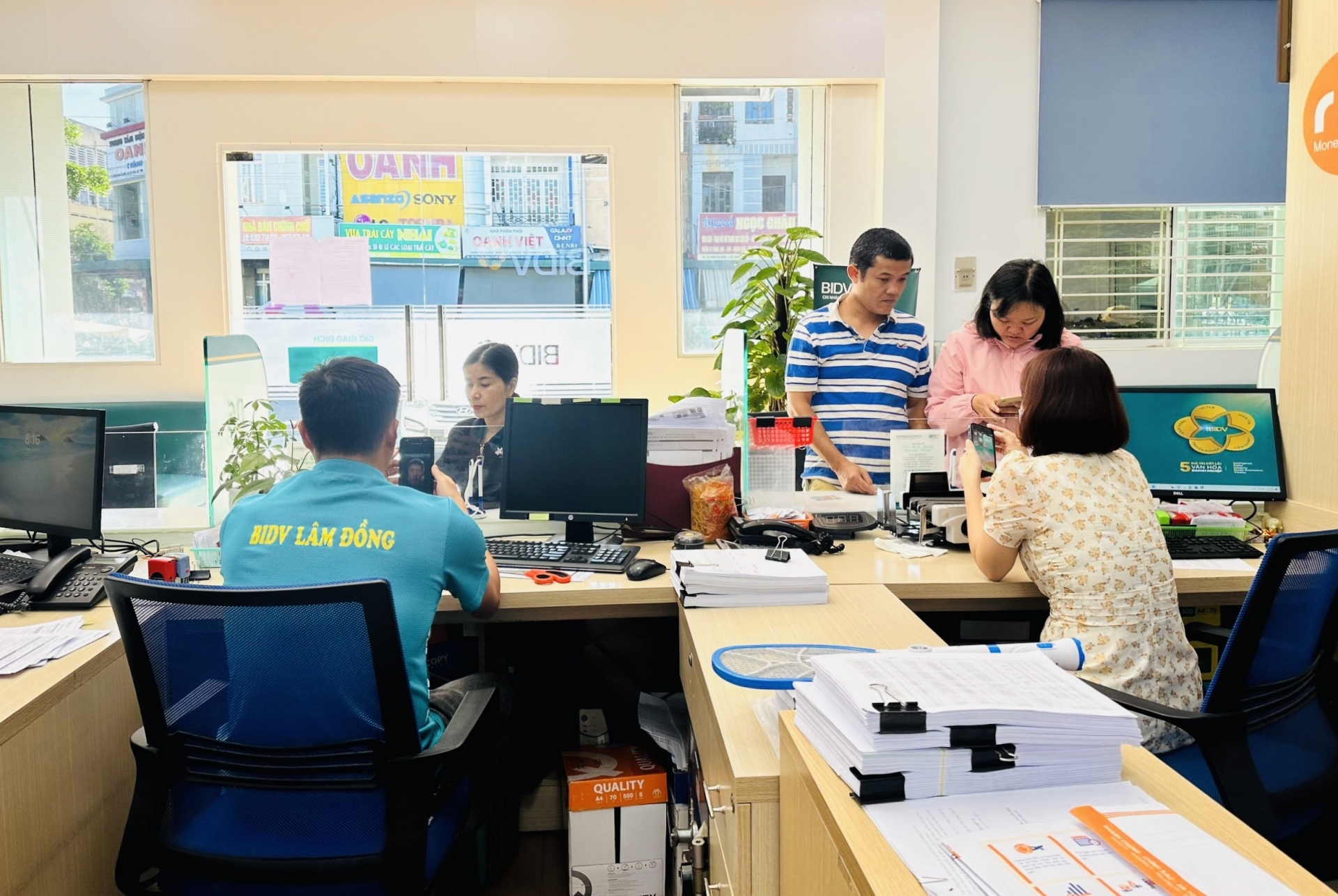 BIDV Lâm Đồng làm việc xuyên thứ Bảy (29/6, 6/7) và Chủ Nhật (30/6,7/7) để hỗ trợ khách hàng xác thực sinh trắc học tại quầy