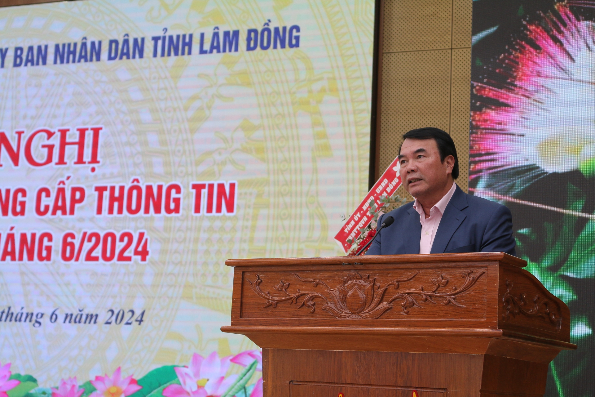 Phó Chủ tịch UBND tỉnh Phạm S phát biểu tại hội nghị 