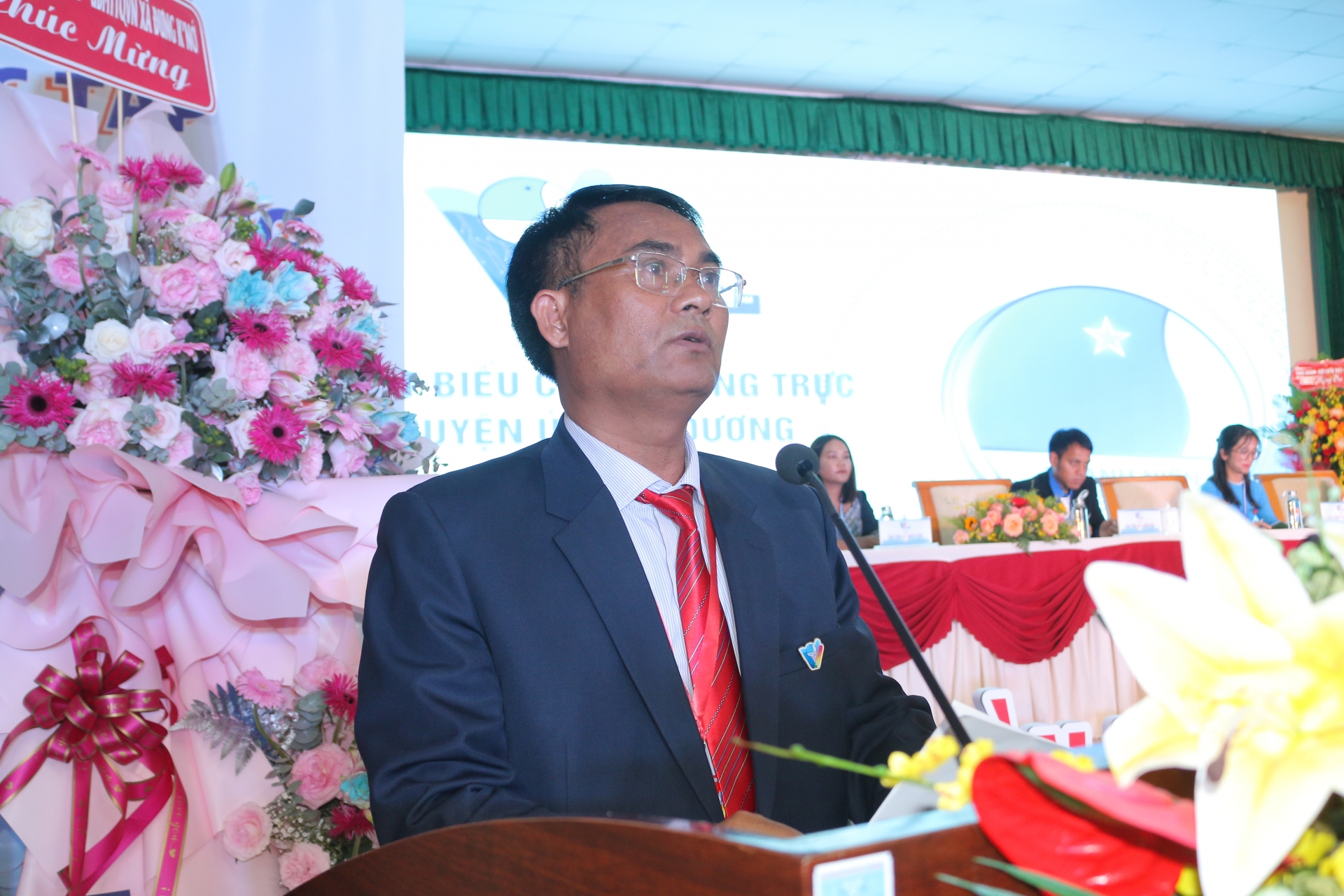 Phó Bí thư Thường trực Huyện ủy Lạc Dương Ya Ti Ong phát biểu chỉ đạo tại Đại hội