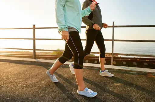 Chỉ cần thay đổi chiều dài sải chân khi đi bộ có thể tăng cường trao đổi chất, đốt cháy nhiều calo hơn và giúp giảm cân tốt hơn
